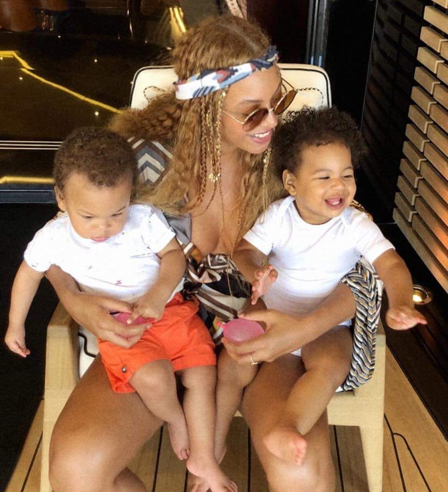 Beyonce and her twins_n