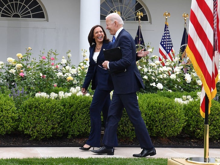 Biden and Kamala maskless