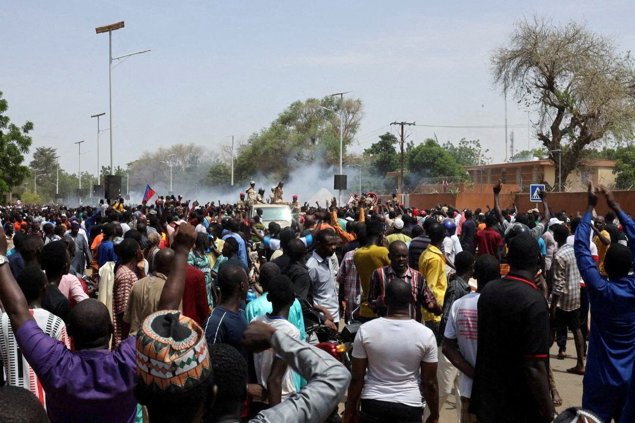 FILE PHOTO: Nigerien security forces launch tear gas to disperse pro-junta demonstrators gathered outside the French embassy, in Niamey, the capital city of Niger July 30, 2023. REUTERS/Souleymane Ag Anara/File Photo